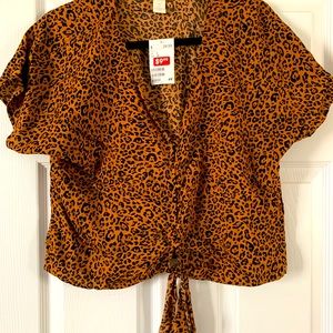 H&M leopard print, cropped tie front blouse style top. Brand new with tags.